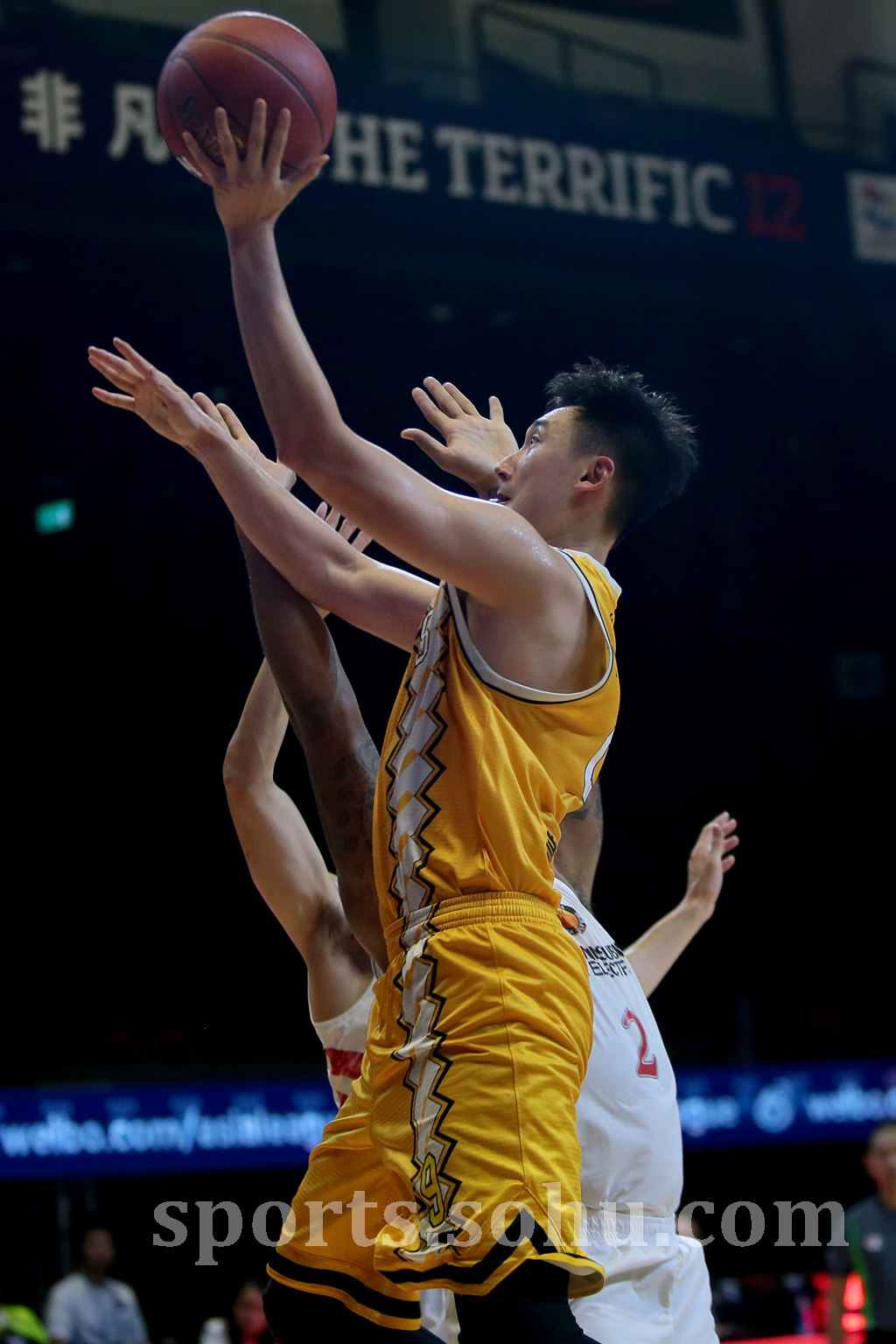 PG游戏-关于纳达尔在勇士比赛中出色防守，败北引发热议！比赛高潮迭起的信息